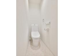 トイレ　落ちにくい汚物汚れも、水を流すだけツルンっと落とせる新素材”アクアセラミック”で毎日のお手入れ簡単！