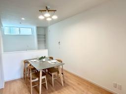 リビングが見渡せるカウンターキッチンです。家事をしながらご家族と一日の出来事を話したり。コミュニケーションが取りやすく、家族の存在を近くに感じます。