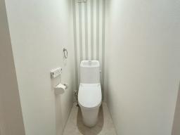 従来の衛生陶器ではできなかった「ガンコな水アカ」なども落とせる、お掃除ラクラクなアクアセラミック。