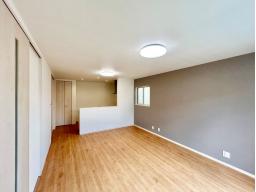 16帖の広々LDK。対面式キッチンでご家族、ご友人との語らいも楽しめます。