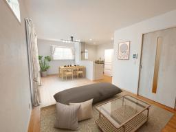 ※掲載のモデルハウス画像は、完成建物の画像にCGで家具を合成配置したものです。実際にはモデルセッティングはございませんので、ご了承ください。