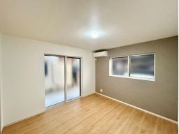 1階７帖。各部屋に収納がついているので、それぞれスペースを設けやすいです。