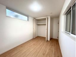 1階　6.5帖　大切なプライベート空間。趣味に合わせて使って頂けるようシンプルに仕上げました。