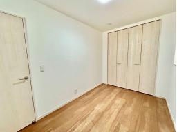 1階　5帖　大切なプライベート空間。趣味に合わせて使って頂けるようシンプルに仕上げました。