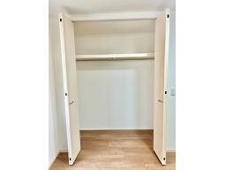 6.7帖　部屋に設置されてるクローゼットは衣類や小物をまとめて収納できるため、部屋に物が散らかりにくくなります。