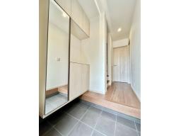 小物を置いてオシャレな玄関に！帰ってきてホッと安心するマイホーム！