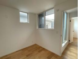 2階　南西　6.7帖　バルコニーに面したお部屋！毎日の換気もバッチリ♪