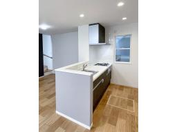 家族との会話を楽しめる対面キッチンは、キッチンにいながらにして、家族の様子を見るのがますます楽しく、作業もはかどります。