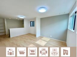 2階　リビング　忙しい朝もしっかり家族が揃って食事をして頂けるゆとりある大きさのダイニングスペース。