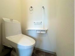 2階　トイレも二箇所と充実しており、ご家族で使い分けることもできます。