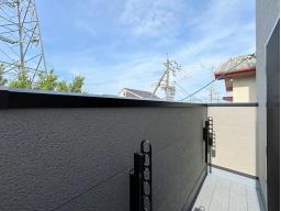 2階南側ルーフテラス　日当たりがよく使い方様々♪　毎日の暮らしが充実します。