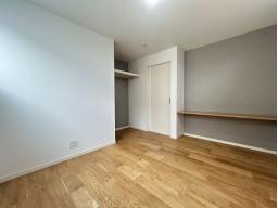 3階　6.5帖　クローゼット完備。窓があり、明るいお部屋です。