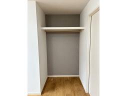 3階　6.5帖　収納家具を設置するスペースも確保しやすく、すっきりとした空間を保てます。