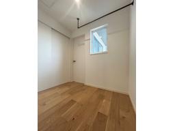 3階物干しスペースは天気が悪い日でも安心して部屋干しができます。お部屋にそのまま収納できるので便利♪