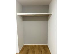 1階　6帖　みせる収納がかなうオープンクローゼット