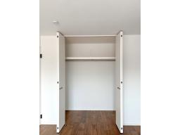 3階7.5帖のクローゼットは大きめに設計。普段使うお洋服だけでなく、旅で使うスーツケースや季節もの保管にご利用ください。