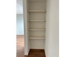 用頻度や家族のライフスタイルに合わせて、掃除道具、日用品のストック、書類、季節家電などを収納できます。