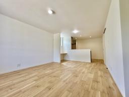 パーテーションレスの見通しの良いＬＤＫ。