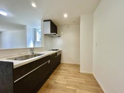 【システムキッチン_LIXIL】手元から足元までがすべてスラ