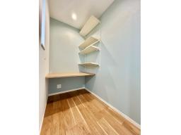 3階　6.7帖のお部屋にはカウンターもついています！テレワークや勉強机としてご利用ください。