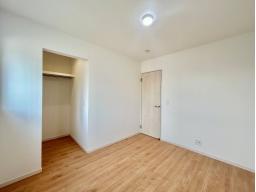 5.2帖のウォークインクローゼット。季節物の衣類も一箇所に収納できるため、衣替えの手間を省けます。