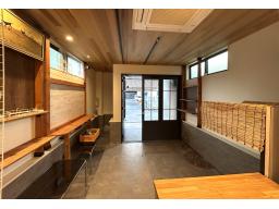 温もりのある空間でお店を始めてみませんか(^^)