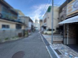 前道(北東向き)約4ｍ