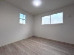 【6帖洋室】2面採光でいつも明るい室内です！