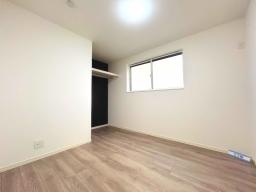 【5.2帖洋室】各居室収納完備