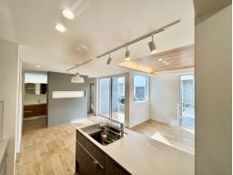 デザイン性があふれるリビングは家具選びも楽しくなりますね！