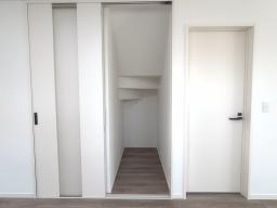 【2号地リビング収納】