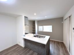 【2号地キッチン裏オープンパントリー】