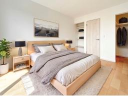 ベッドルームイメージ（写真：3階南西洋室7.2帖） ※こちらの画像は、完成建物の画像にCGで家具を合成配置したものです。実際にはモデルセッティングはございません。