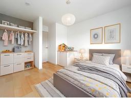 子供部屋イメージ（写真：3階北東洋室7.3帖） ※こちらの画像は、完成建物の画像にCGで家具を合成配置したものです。実際にはモデルセッティングはございません。