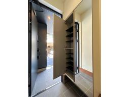 靴がたっぷり入るシューズクローゼットをご用意！