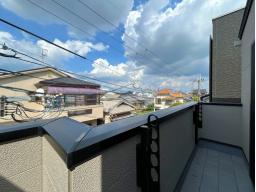 心地よいい朝日が差し込む3階のバルコニーは7.5帖洋室から直通です！