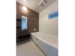 1日の疲れも足を延ばして癒せる１坪タイプの浴槽です。