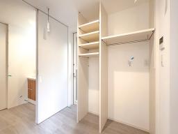 機能美が息づく、洗練のランドリールーム