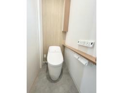 従来の衛生陶器ではできなかった「ガンコな水アカ」なども落とせる、お掃除ラクラクなアクアセラミック搭載。