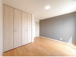 2階の居室はクローゼット付き。（南洋室7.5帖）