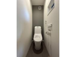 トイレ：落ちにくい汚物汚れも、水を流すだけツルンっと落とせる新素材”アクアセラミック”で毎日のお手入れ簡単！