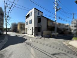 角地で開けた立地です！