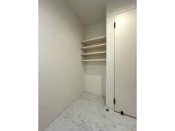 １階洗面室　オープンリネン庫