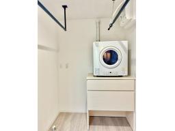 洗面スペースには乾太くんとホスクリーンを設置しておりますので洗濯時間の短縮も可能に♪