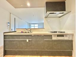 料理をしながらでもご家族との会話を楽しめる対面キッチン。