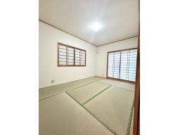 【1階和室6.8帖】畳の表替、襖の張り替え済です。