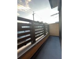 【3階】2階と3階にバルコニーがあるので洗濯物が多い日や布団を干したい日に便利です♪