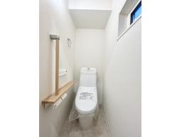 落ちにくい汚物汚れも、水を流すだけツルンっと落とせる新素材”アクアセラミック”で毎日のお手入れ簡単！