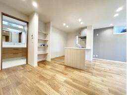 キッチンから洗面所、浴室にスムーズに動ける家事ラク動線。