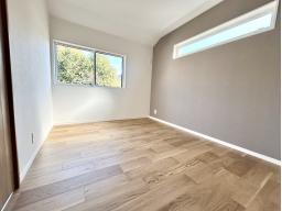 【2階洋室5.2帖】2階洋室は振り分けタイプ。プライベート時間もゆったりと過ごせる住まい。